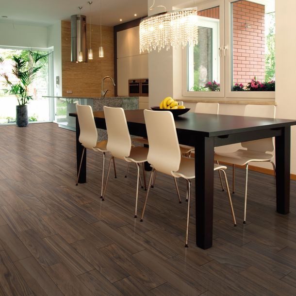 PISO GOTHA 18X55 WALNUT 1.49 M2